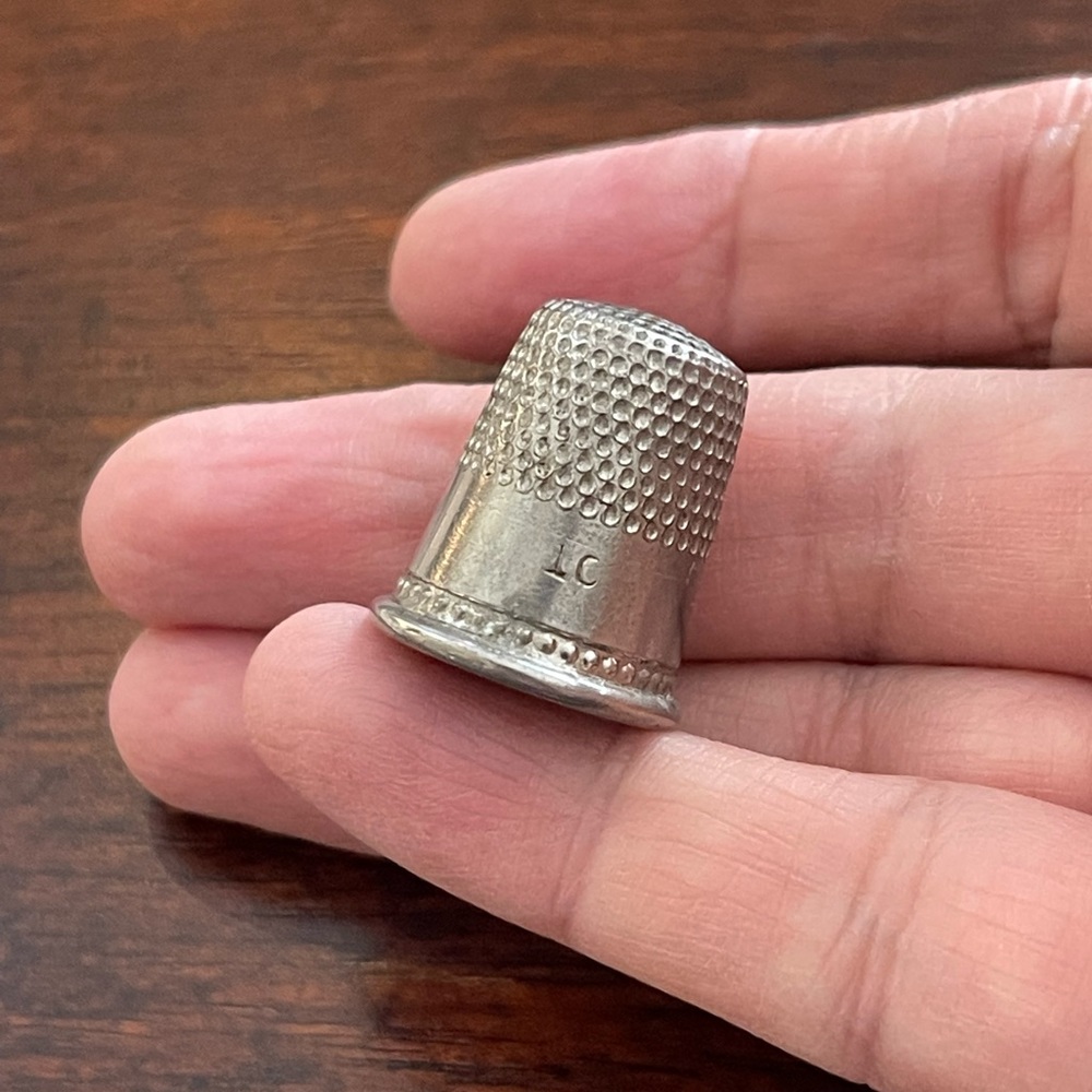 Antique size 10 embossed silver tone metal thimble